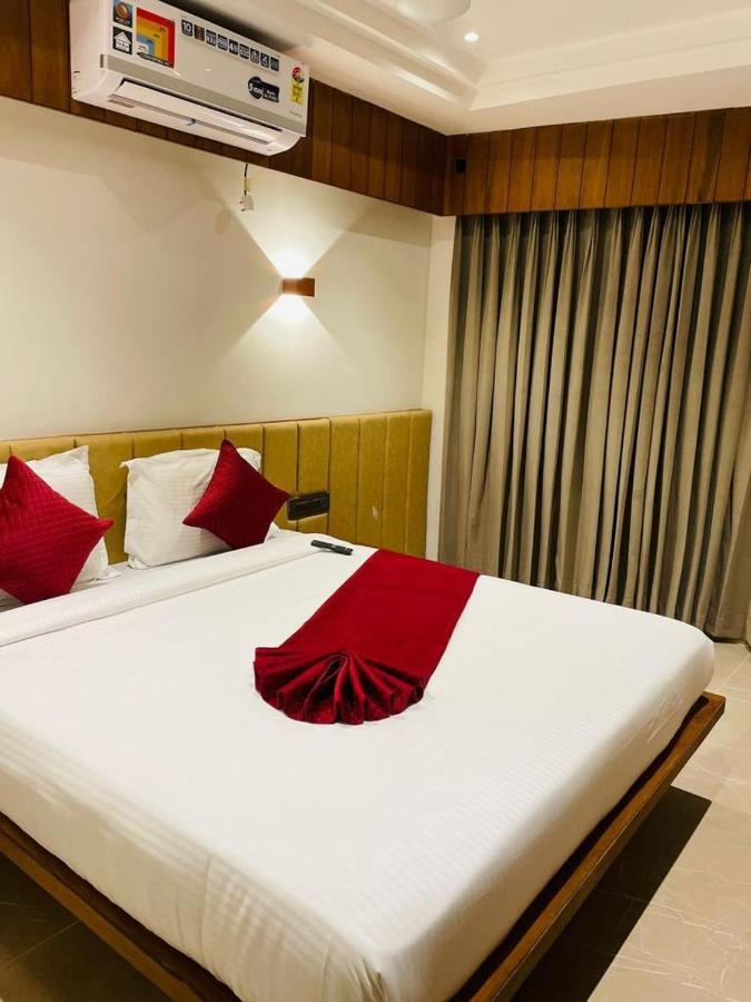 Hotel Emora Tree ไมซอร์ ภายนอก รูปภาพ
